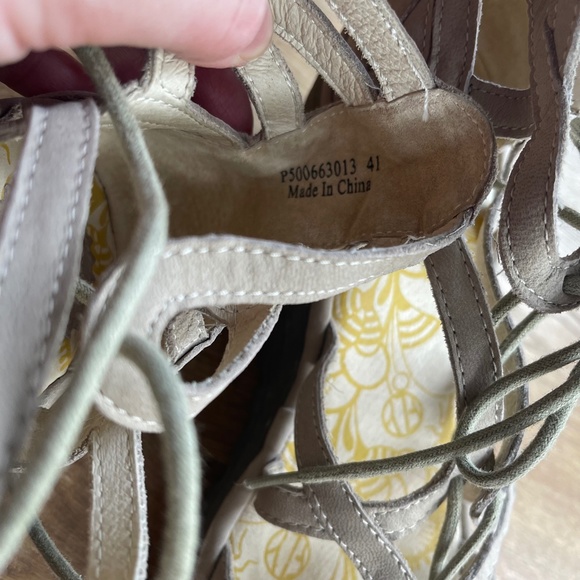 FLY LONDON YUKE Silver Metallic Sandal Wedges Size 41 (10-10.5) - Picture 9 of 9